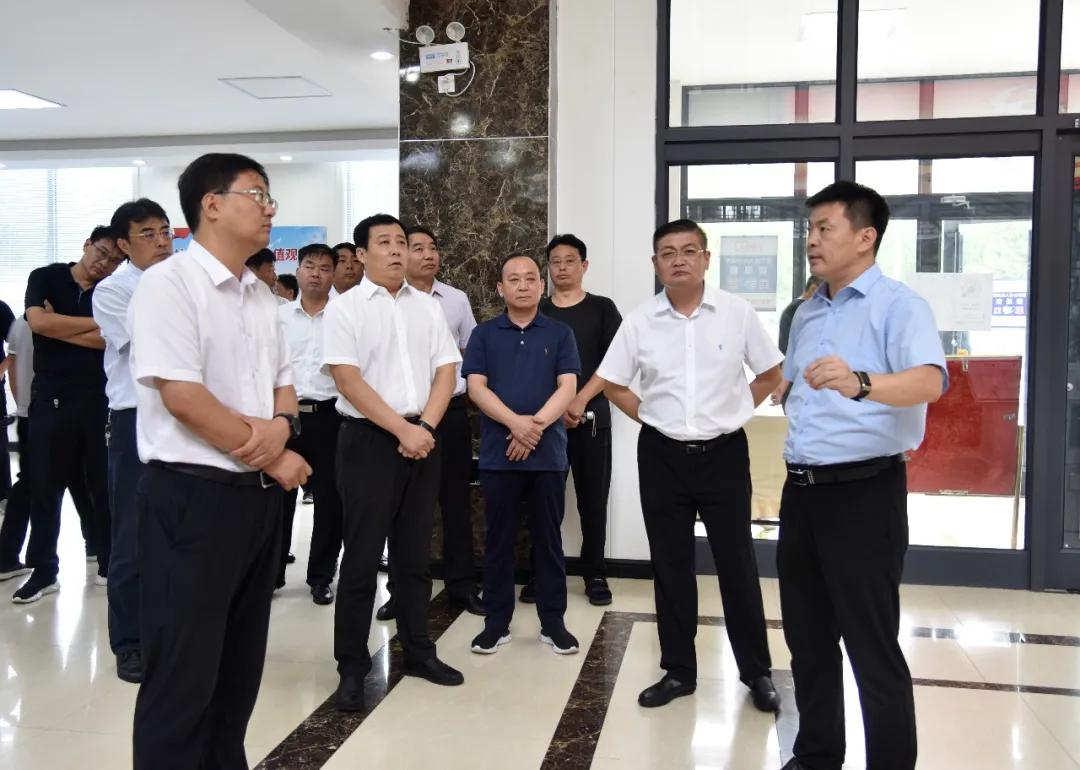调研,县委副书记王立新,县委常委,政法委书记刘正国等县领导陪同观摩