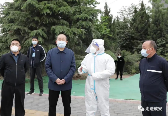 政府县长刘丙胜督导预防性全员核酸检测工作