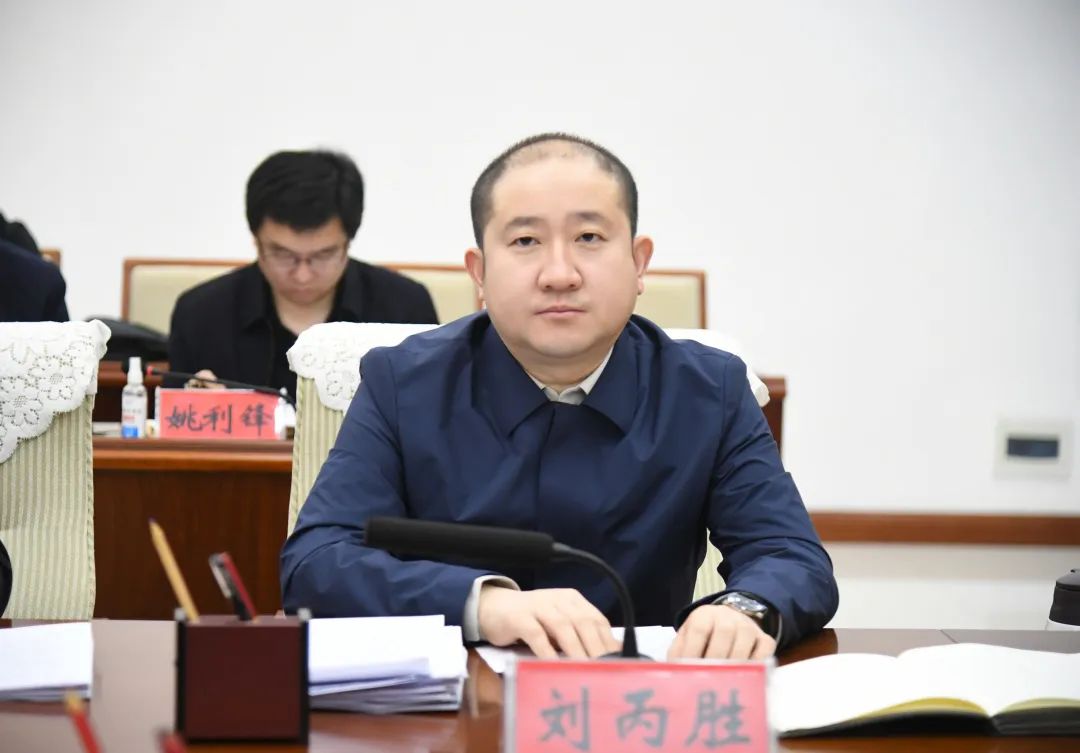 县委书记刘金仓主持召开县委常委会扩大会议传达学习贯