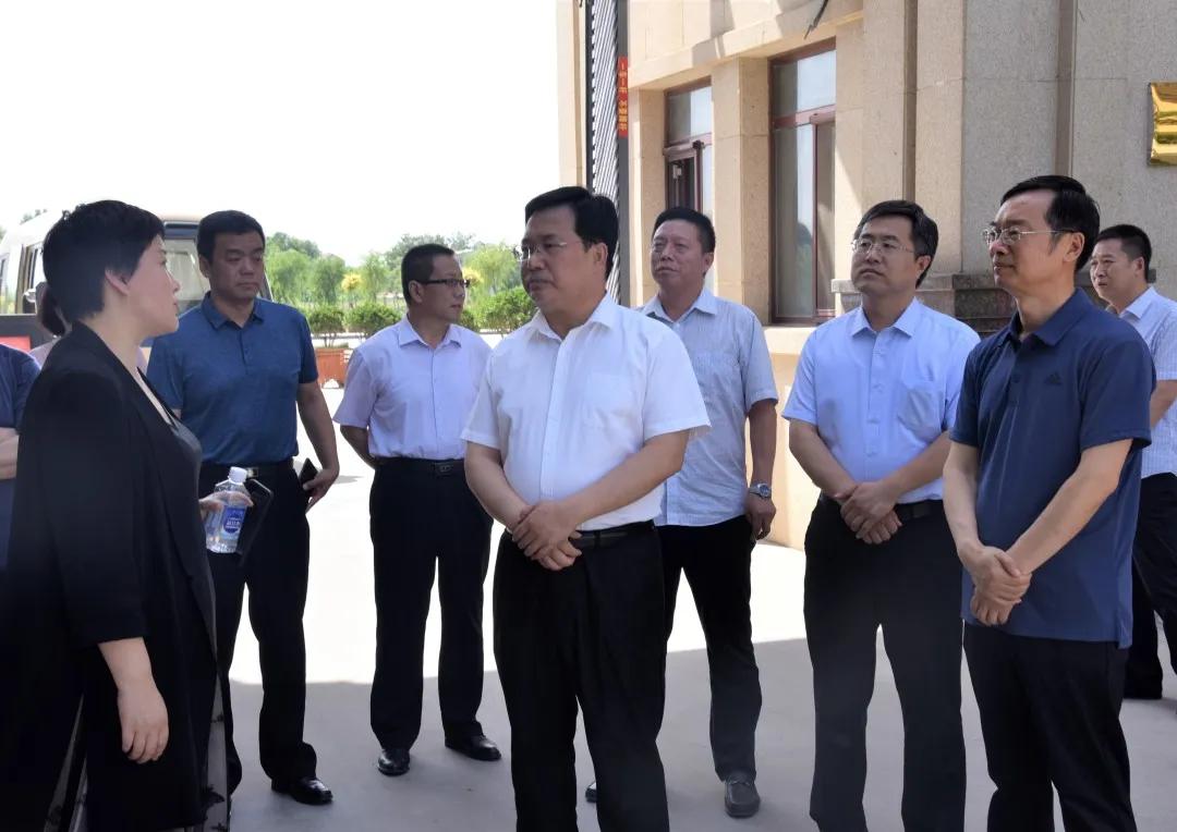 随后,李文海一行在马保庆,丁瑞臣,朱云鸽陪同下来到锦绣名都