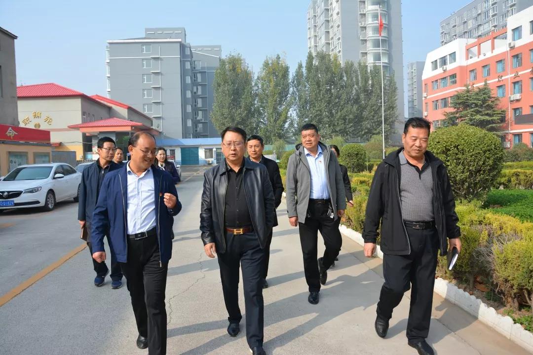 11月5日上午,市第七巡回指导组组长武保忠一行3人在县主题办综合组